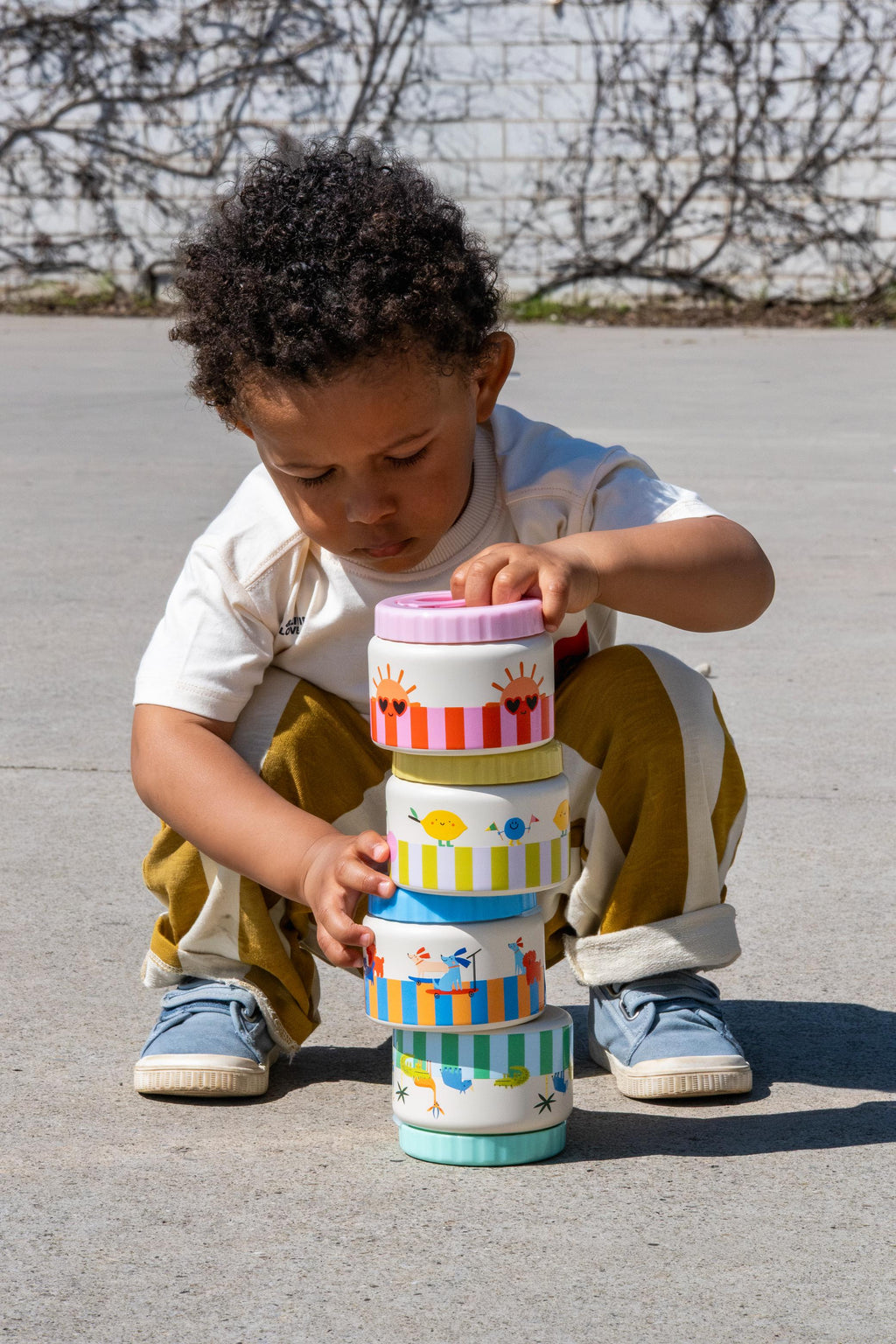 The Cotton Cloud Thermo Food Jar Cherry Pop met brede opening voor vlot vullen, bij De Gele Flamingo.