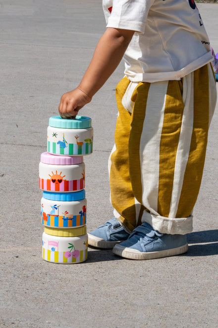 The Cotton Cloud Thermo Food Jar Club Soleil opent met een lip zonder draaien, bij De Gele Flamingo.