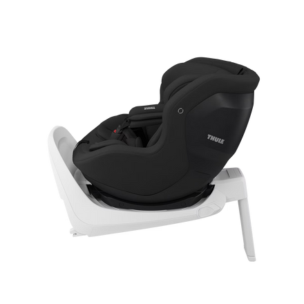 Thule Elm peuter autostoel Black past op de Thule Alfi ISOFIX-base, te koop bij De Gele Flamingo