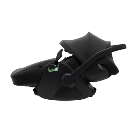 Thule Maple autostoel Black is 180 graden draaibaar op de Thule Alfi ISOFIX-base, bij De Gele Flamingo