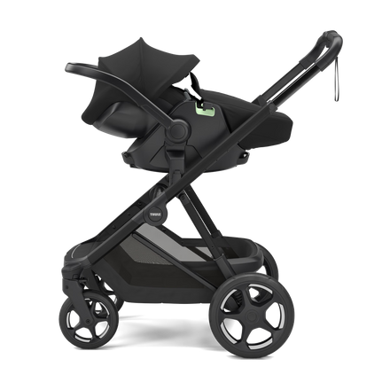 Thule Maple autostoel Black met gewatteerde 3-punts veiligheidsgordel, bij De Gele Flamingo