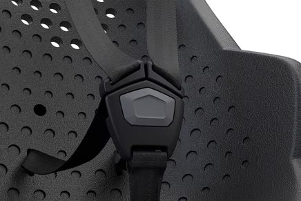 Thule Yepp 2 MIK HD Midnight Black met kindveilige veiligheidsgesp, bij De Gele Flamingo.