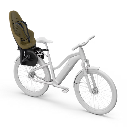 Thule Yepp 2 Maxi fietsstoel Nutria Green met verstelbare voetsteunen die meegroeien, bij De Gele Flamingo.
