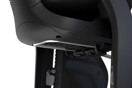 Thule Yepp 2 Maxi fietsstoel Mid Blue wordt geleverd met een metalen slot, bij De Gele Flamingo