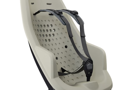 Thule Yepp 2 Maxi fietsstoel Soft Sand met universele montagebeugel met snelkoppeling, bij De Gele Flamingo