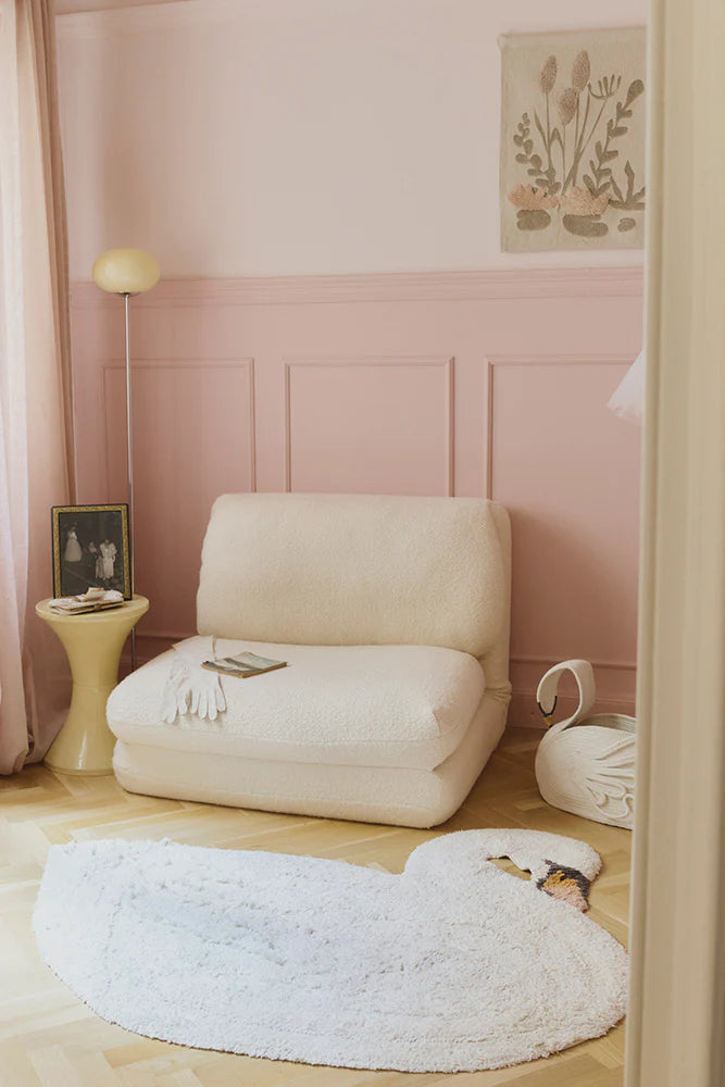 Lorena Canals machine wasbaar tapijt Zwaan in helder wit, kindervloerkleed van De Gele Flamingo