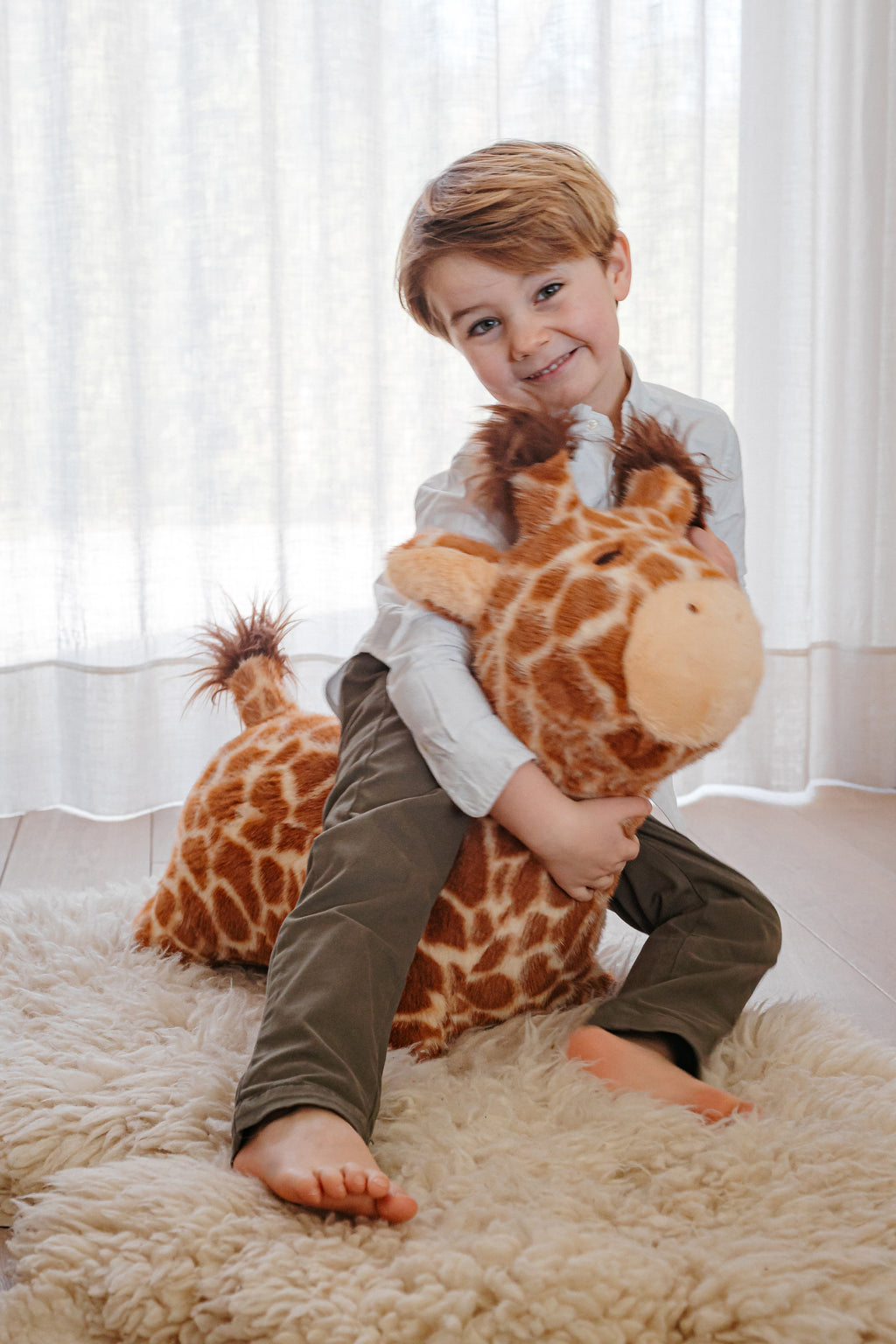 Wild & Soft Bouncy Giraf met luxe pluche bekleding die afneembaar is, bij De Gele Flamingo