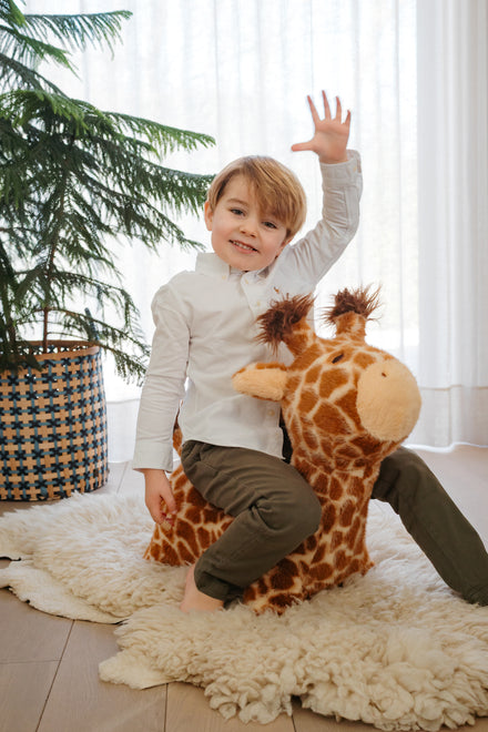 Wild & Soft Bouncy Giraf wordt geleverd met een herbruikbare pomp, bij De Gele Flamingo