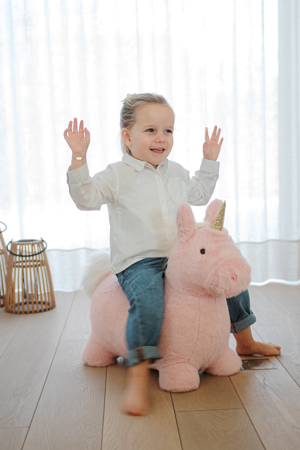 Wild & Soft Bouncy Roze Eenhoorn met afneembare en wasbare pluche hoes, bij De Gele Flamingo