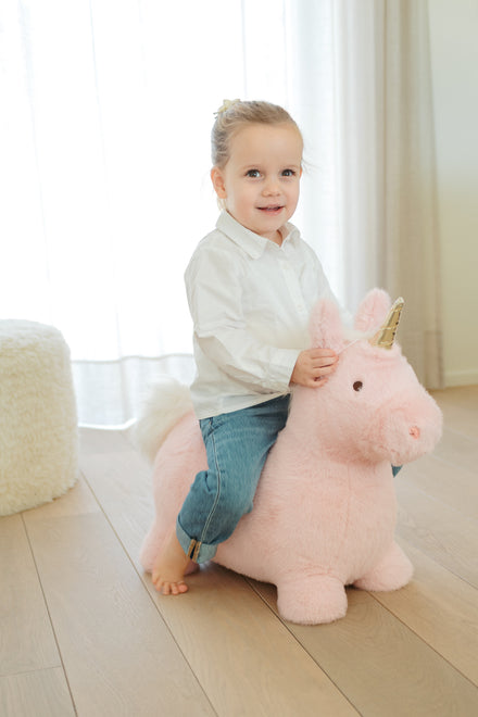Wild & Soft Bouncy Roze Eenhoorn meet ongeveer 57 x 30 x 57 cm, te koop bij De Gele Flamingo