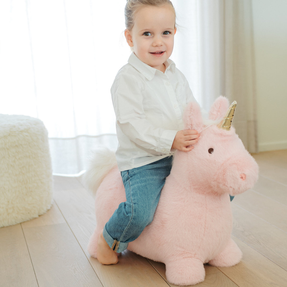 Wild & Soft Bouncy Roze Eenhoorn, een zacht opblaasbaar springdier, bij De Gele Flamingo