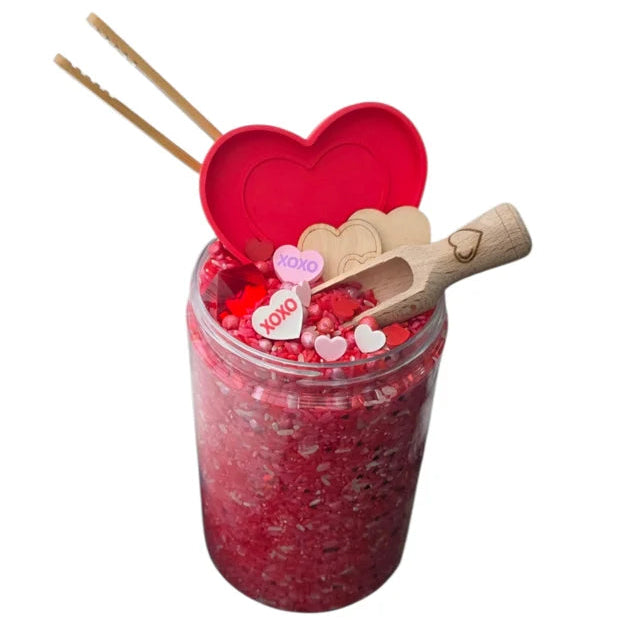 SensoryFun Speelrijst Mix PourAndPlay Love van 1,2 kg bij De Gele Flamingo, klaar om uit te gieten