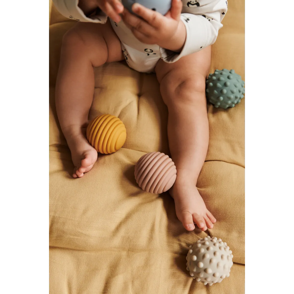 Liewood Dorian Sensorische Ballen in Beach Blue Multi Mix van 100% BPA vrij silicone, bij De Gele Flamingo