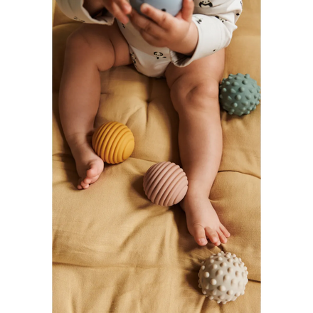 Liewood Dorian Sensorische Ballen Beach Blue Multi Mix van De Gele Flamingo, ideaal voor kleine handjes