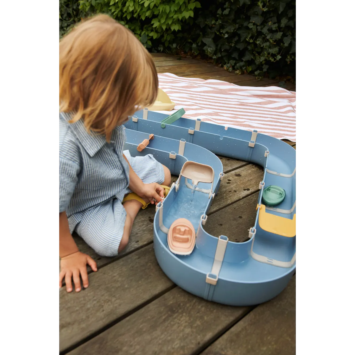 Liewood Cassian waterbaan, modulaire waterbaan voor buiten spelen bij De Gele Flamingo