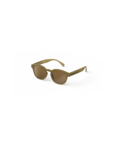 Izipizi Zonnebril 3-5Y #C Olive voor zonnige dagen en uitstapjes, gevonden bij De Gele Flamingo