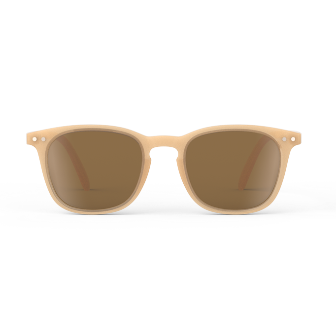 Izipizi Zonnebril 5-7Y #E in de kleur Macchiato met moderne rechthoekige vorm, te koop bij De Gele Flamingo.