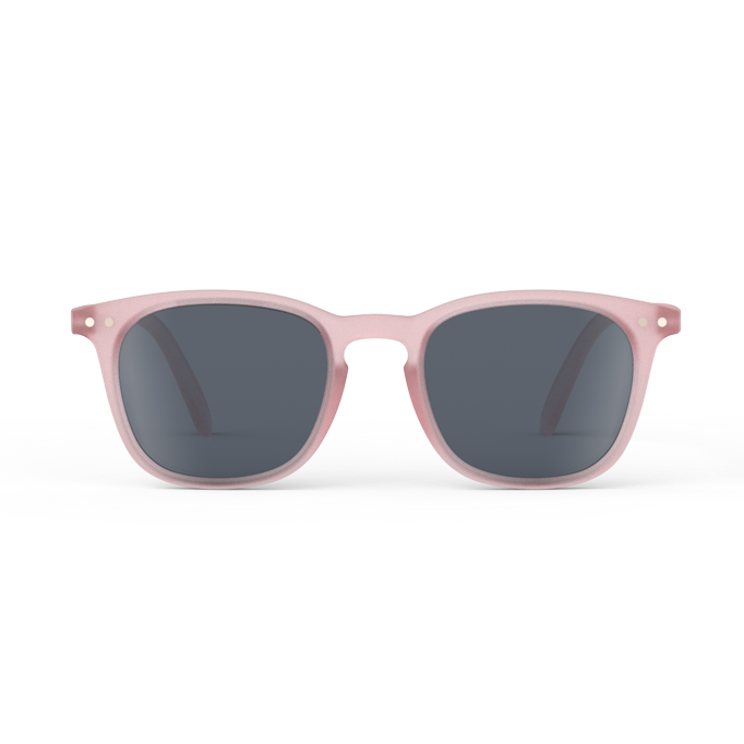Izipizi Zonnebril 5-7Y #E in roze met moderne rechthoekige vorm, verkrijgbaar bij De Gele Flamingo.