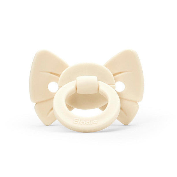 Elodie Details fopspeen silicone 0-6M in Oat White met ventilatiegaatjes in het schild, bij De Gele Flamingo.