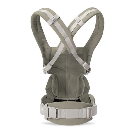 Soft Olive Ergobaby Omni Classic met vier ergonomische draagposities, verkrijgbaar bij De Gele Flamingo