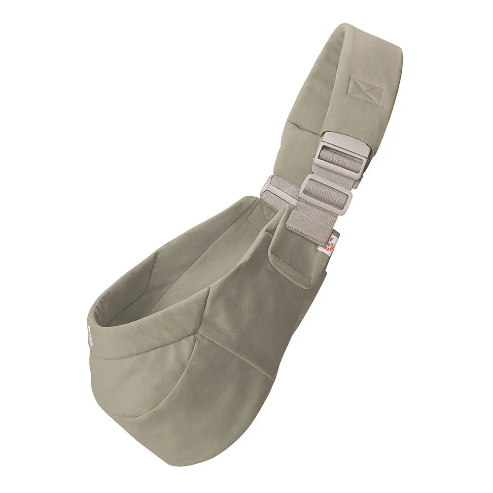 Ergobaby Upsie Sling draagzak in Soft Olive, compacte sling van De Gele Flamingo voor snelle op- en afstapmomenten