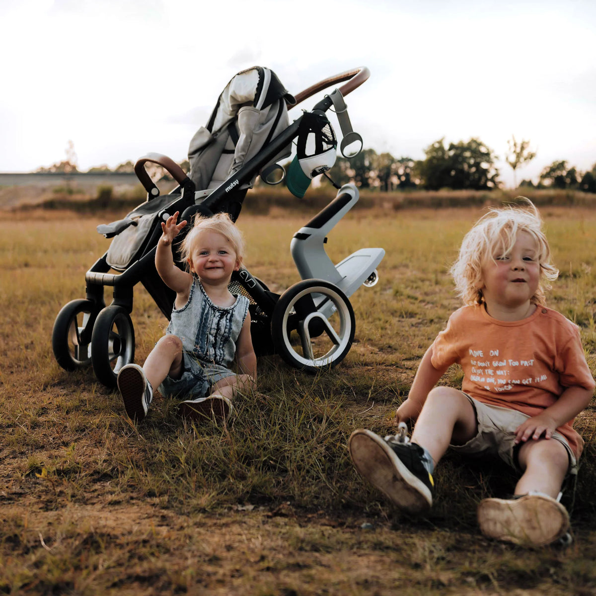 Eve Kids Kid-Sit elastiek waarmee je het meerijdplankje in een beweging omhoog tilt, bij De Gele Flamingo.
