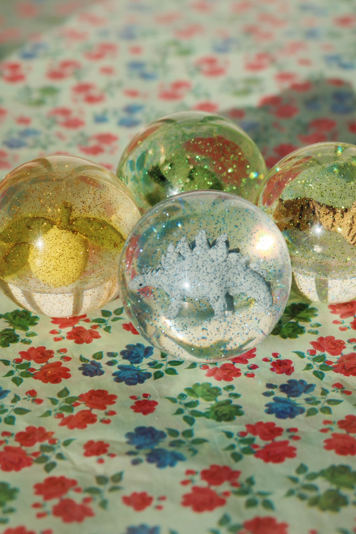 Konges Sløjd Bouncing Ball Set Lemon/Tiger met glitter, te koop bij De Gele Flamingo