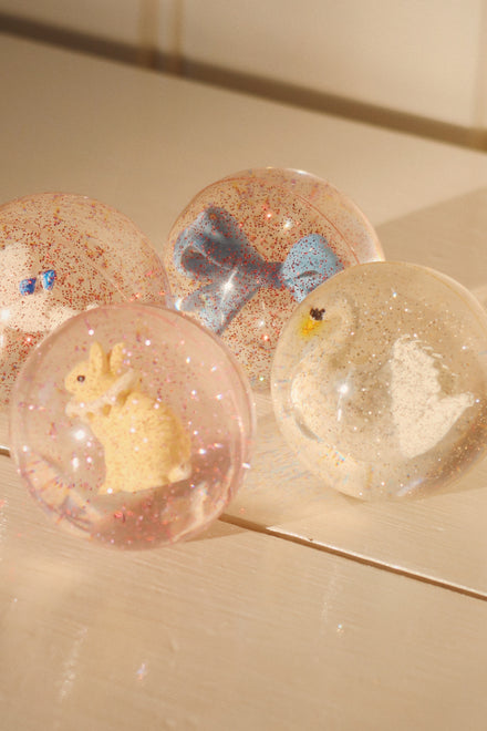 Konges Sløjd Bouncing Ball Set Bunny/Panda komt in een leuke verpakking, bij De Gele Flamingo