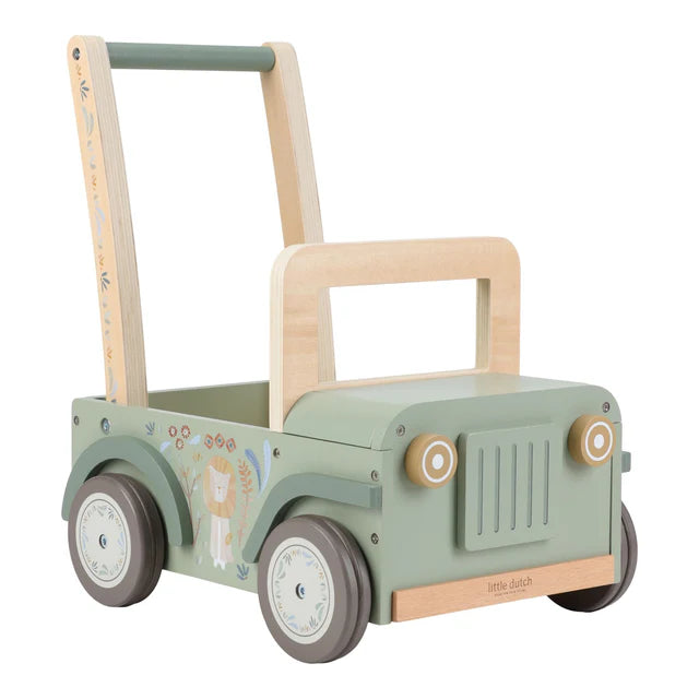 De Gele Flamingo verkoopt de groene Little Dutch Duwkar Safari Friends van FSC-gecertificeerd hout, vanaf 18 maanden.
