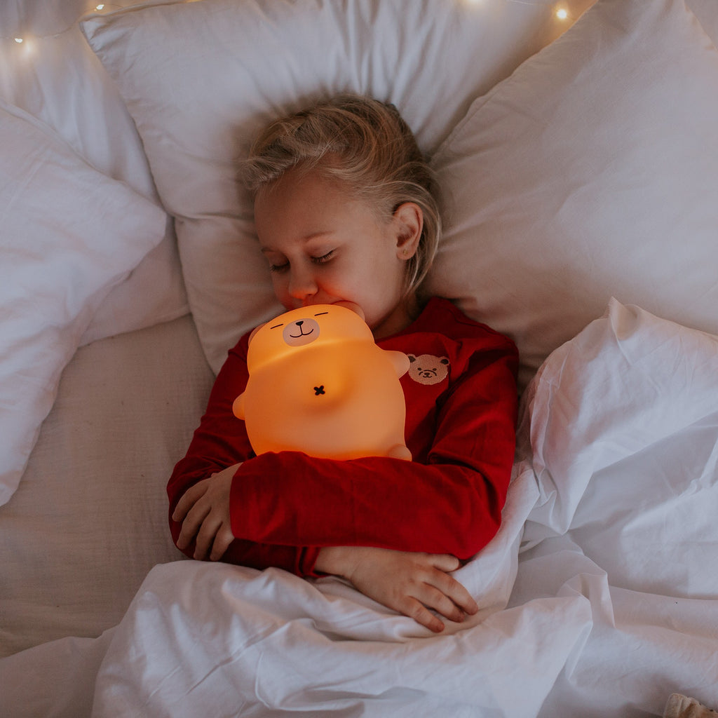 Mary's Snoaring Bear in ABS en siliconen, oplaadbaar via USB-C, te koop bij De Gele Flamingo