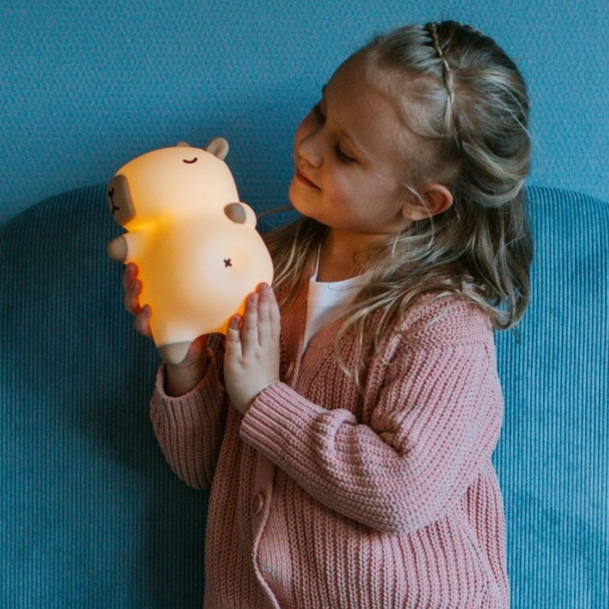 Mary's Led Nachtlamp Ademend Snoaring Kapibara met warm licht van 3000K, te koop bij De Gele Flamingo.
