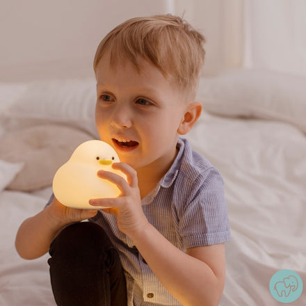 Mary's nachtlampje Duck brandt tot 200 uur op lage helderheid en laadt op via USB, bij De Gele Flamingo.