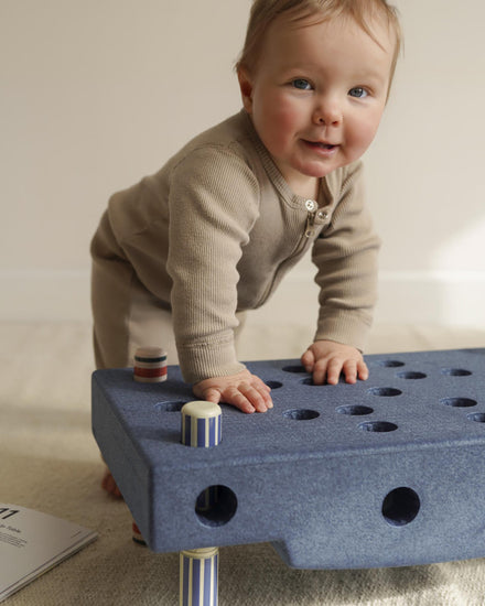 MODU Deep Blue en Sky Blue set met rattle pegs die rammelen, voor tummy time, bij De Gele Flamingo