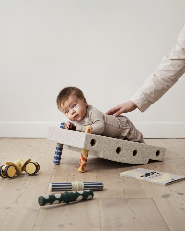 Zandgrijze en honinggele MODU babyset van 100% recyclebaar EPP-foam, van 0 tot 12 maanden, De Gele Flamingo
