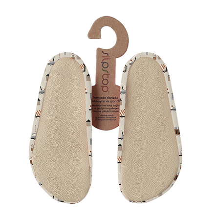 De Gele Flamingo toont de Slipstop Luke waterschoenen, licht en flexibel voor actieve kinderen.