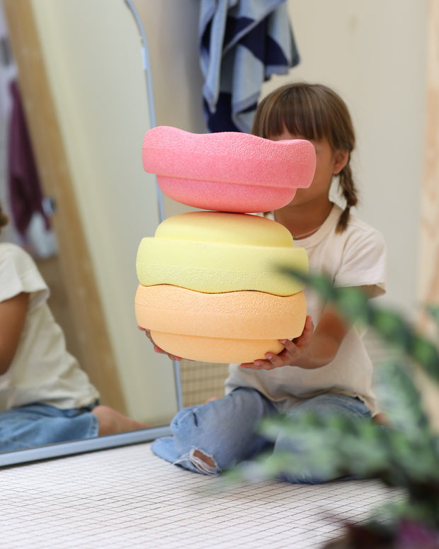 Stapelstein Original Rainbow Warm Pastel set van 3 balansstenen in warme pasteltinten - gestapeld