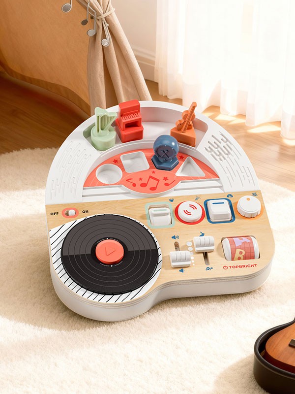 Topbright Music Busy Board DJ van De Gele Flamingo, ideaal voor een speelmoment zonder schermen.