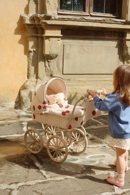 Konges Sløjd Minnie Poppen Kinderwagen Strawberry voor kinderen vanaf 3 jaar, De Gele Flamingo