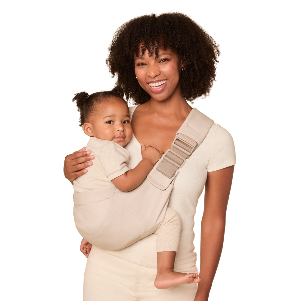 Ergobaby Upsie Sling Draagzak Natural Beige van De Gele Flamingo, met gewatteerde schouderbanden en voorvak