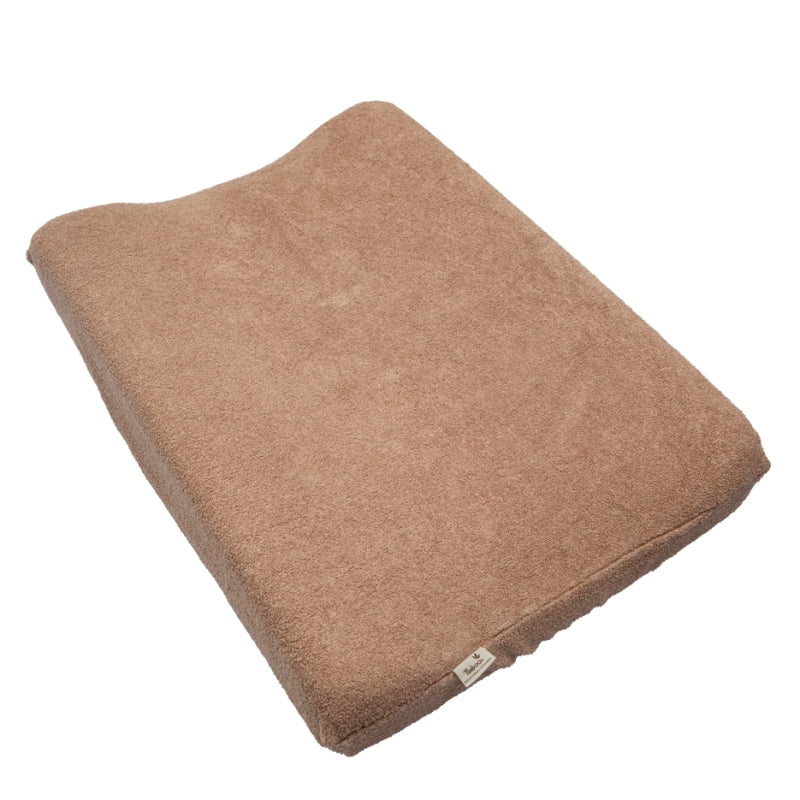 Timboo waskussenhoes Savannah Sand, over een aankleedkussen gespannen